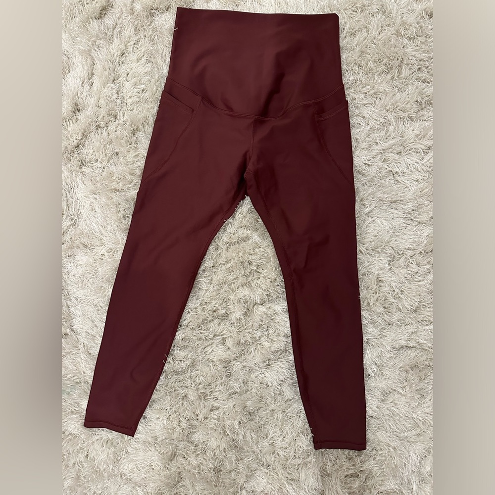 New without tag Old Navy Power soft 7/8 maternity leggings